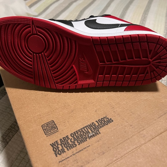 Size 10 - Jordan 1 Low Bred Toe 2021 - Picture 11 of 16